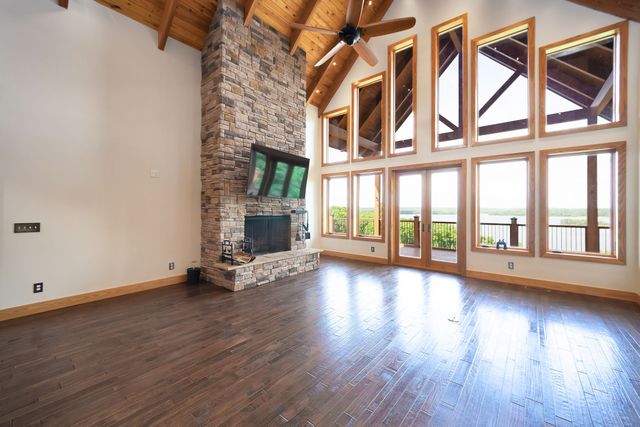 685 River Oaks Dr, Big Sandy, TN 38221