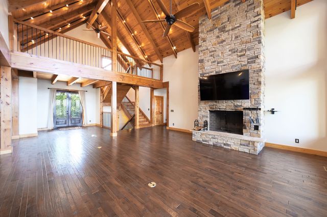 685 River Oaks Dr, Big Sandy, TN 38221