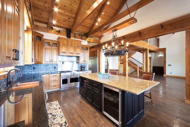 685 River Oaks Dr, Big Sandy, TN 38221
