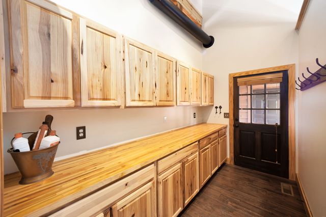 685 River Oaks Dr, Big Sandy, TN 38221
