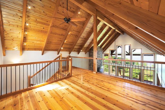 685 River Oaks Dr, Big Sandy, TN 38221