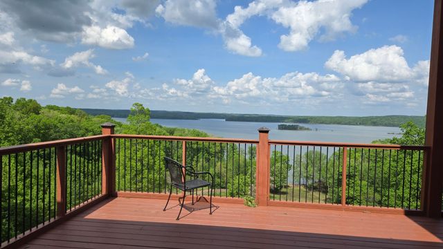 685 River Oaks Dr, Big Sandy, TN 38221
