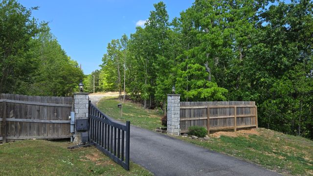 685 River Oaks Dr, Big Sandy, TN 38221