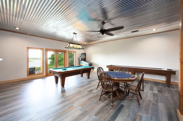 685 River Oaks Dr, Big Sandy, TN 38221