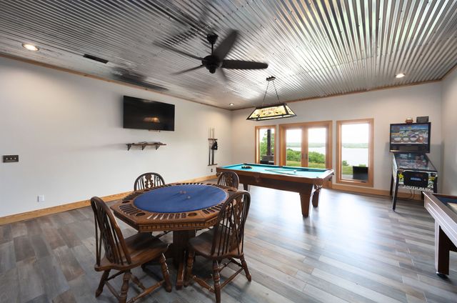 685 River Oaks Dr, Big Sandy, TN 38221
