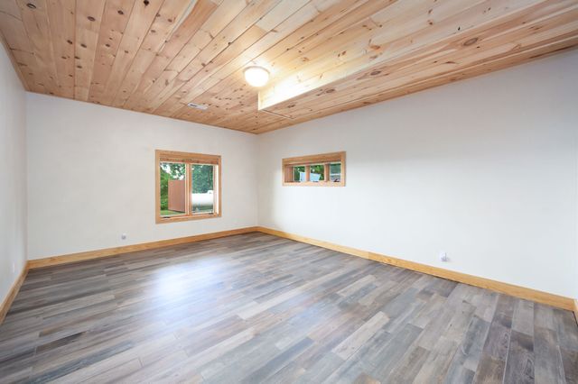 685 River Oaks Dr, Big Sandy, TN 38221