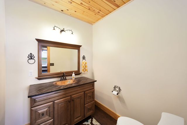 685 River Oaks Dr, Big Sandy, TN 38221