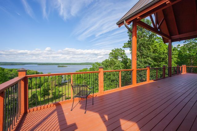 685 River Oaks Dr, Big Sandy, TN 38221