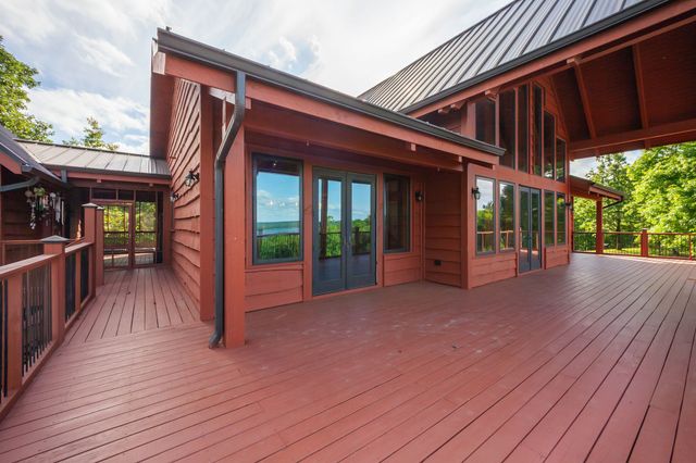 685 River Oaks Dr, Big Sandy, TN 38221