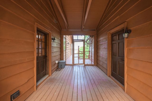 685 River Oaks Dr, Big Sandy, TN 38221