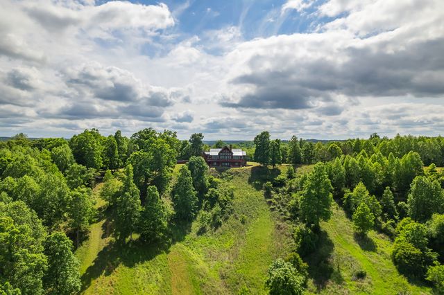 685 River Oaks Dr, Big Sandy, TN 38221