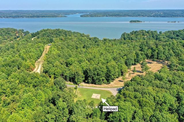 685 River Oaks Dr, Big Sandy, TN 38221
