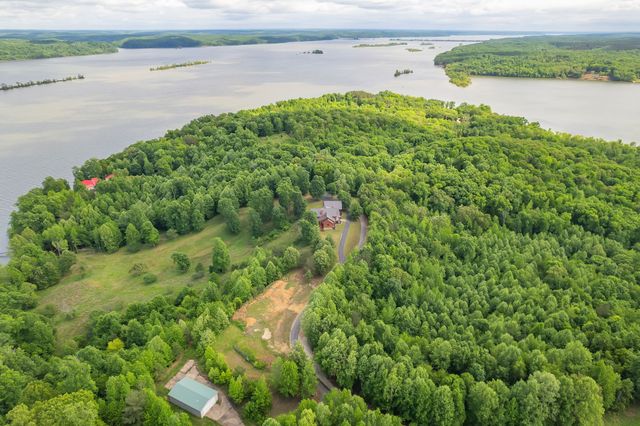 685 River Oaks Dr, Big Sandy, TN 38221