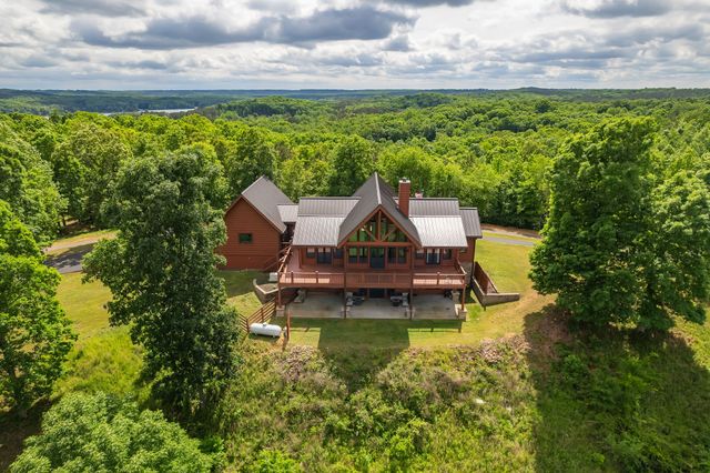 685 River Oaks Dr, Big Sandy, TN 38221