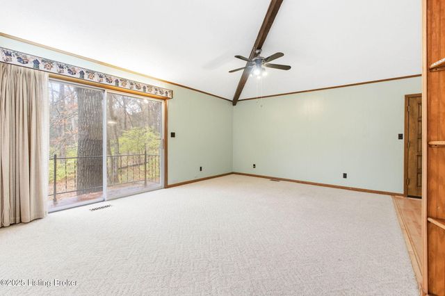 3300 Pin Oak Dr, La Grange, KY 40031