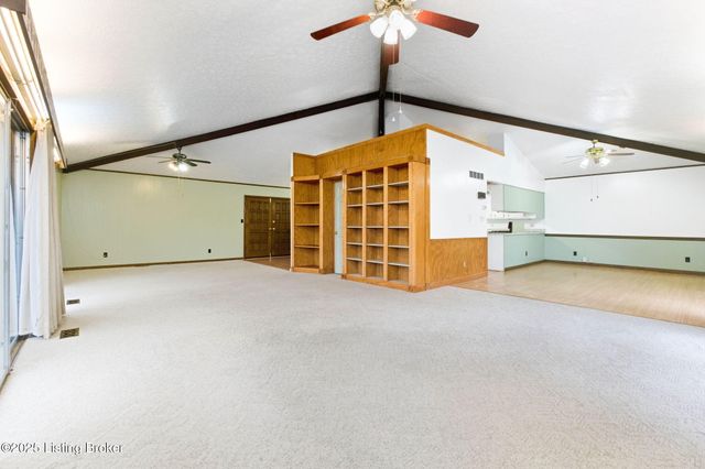 3300 Pin Oak Dr, La Grange, KY 40031