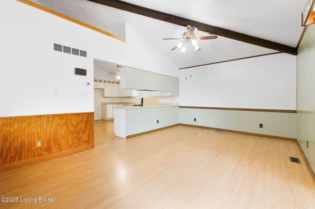 3300 Pin Oak Dr, La Grange, KY 40031