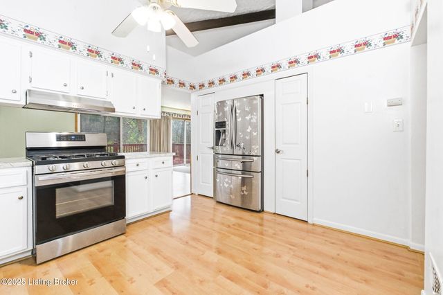 3300 Pin Oak Dr, La Grange, KY 40031