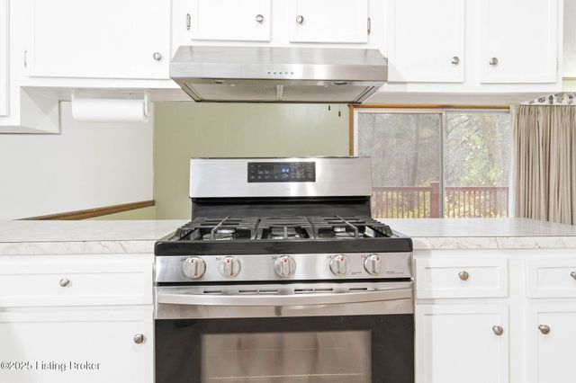 3300 Pin Oak Dr, La Grange, KY 40031