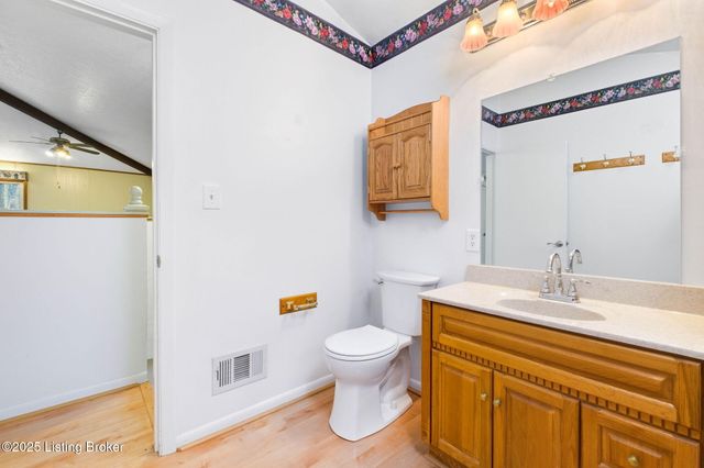 3300 Pin Oak Dr, La Grange, KY 40031