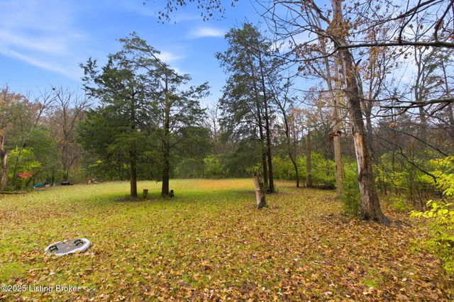 3300 Pin Oak Dr, La Grange, KY 40031