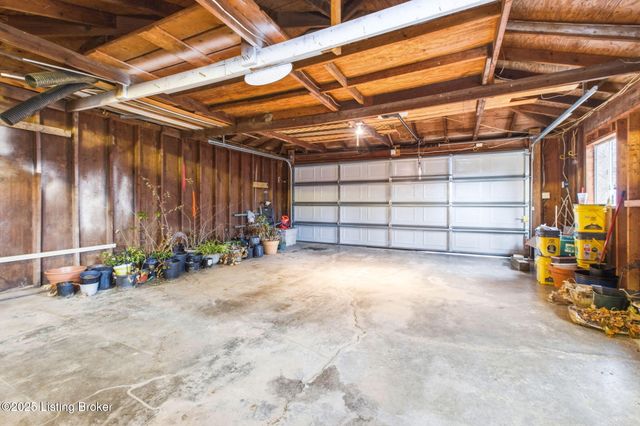 3300 Pin Oak Dr, La Grange, KY 40031