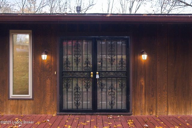 3300 Pin Oak Dr, La Grange, KY 40031