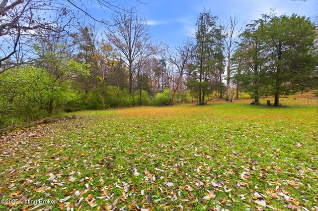 3300 Pin Oak Dr, La Grange, KY 40031