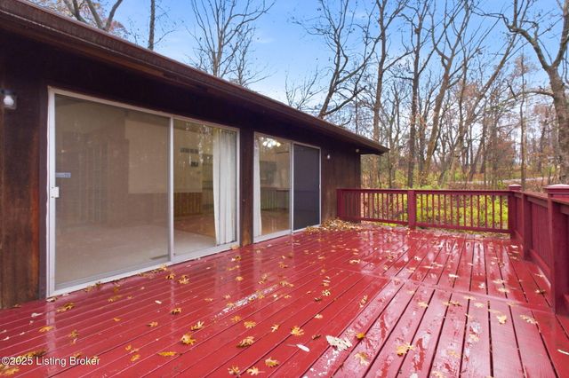 3300 Pin Oak Dr, La Grange, KY 40031