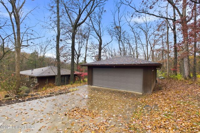 3300 Pin Oak Dr, La Grange, KY 40031
