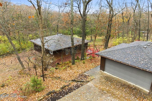 3300 Pin Oak Dr, La Grange, KY 40031