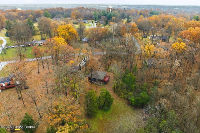 3300 Pin Oak Dr, La Grange, KY 40031