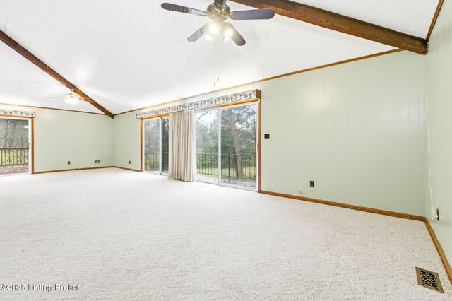 3300 Pin Oak Dr, La Grange, KY 40031