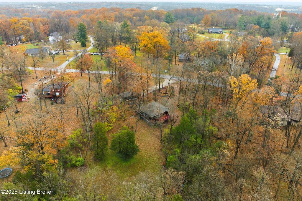 3300 Pin Oak Dr, La Grange, KY 40031