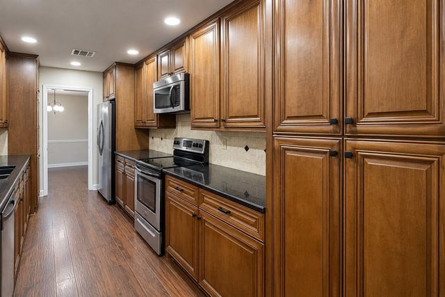 526 N Post Oak Lane, Houston, TX 77024