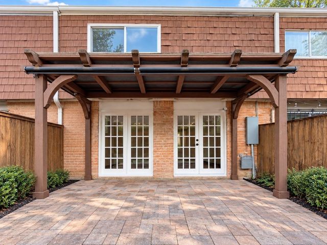526 N Post Oak Lane, Houston, TX 77024