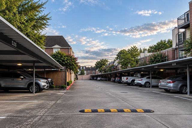 526 N Post Oak Lane, Houston, TX 77024