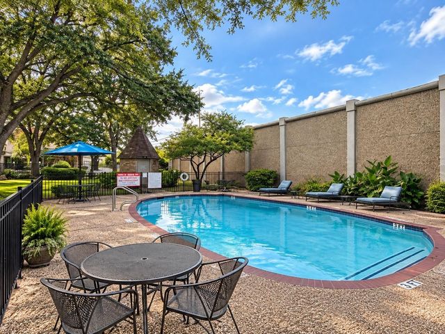 526 N Post Oak Lane, Houston, TX 77024
