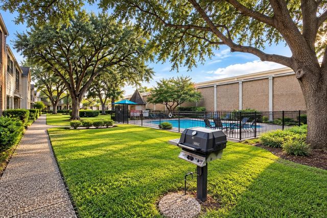 526 N Post Oak Lane, Houston, TX 77024