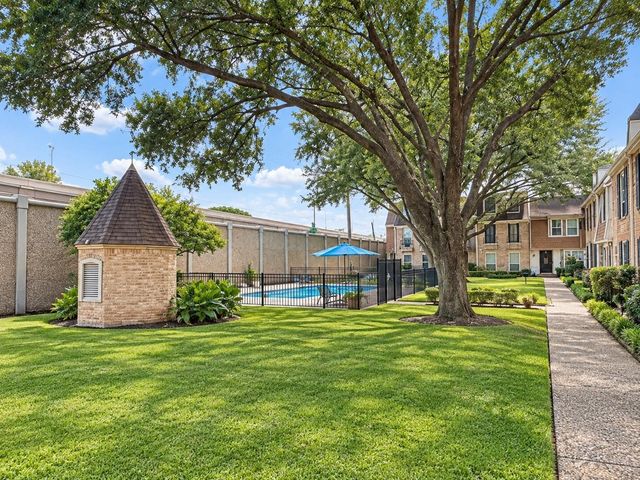 526 N Post Oak Lane, Houston, TX 77024