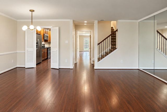 526 N Post Oak Lane, Houston, TX 77024