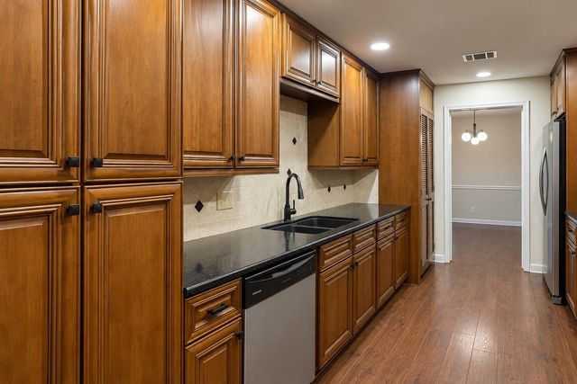 526 N Post Oak Lane, Houston, TX 77024