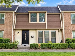 526 N Post Oak Lane, Houston, TX 77024