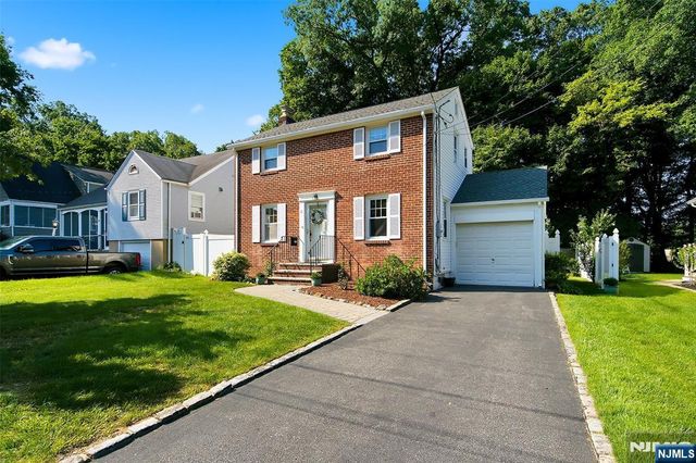 11 Monroe Avenue, Roseland, NJ 07068