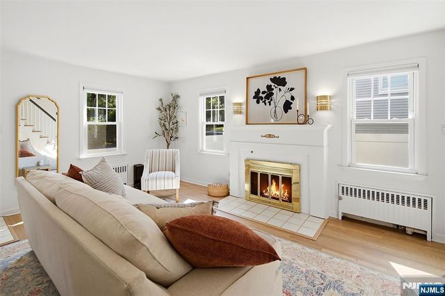 11 Monroe Avenue, Roseland, NJ 07068