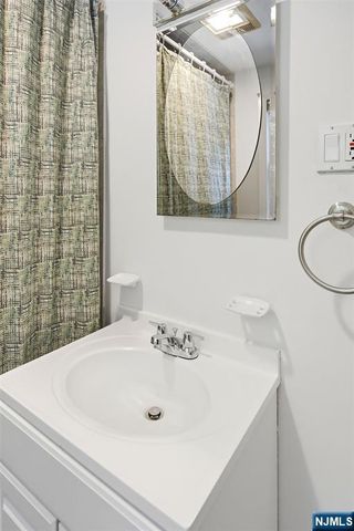 11 Monroe Avenue, Roseland, NJ 07068