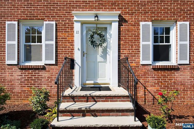 11 Monroe Avenue, Roseland, NJ 07068