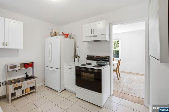11 Monroe Avenue, Roseland, NJ 07068