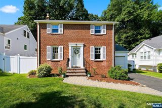 11 Monroe Avenue, Roseland, NJ 07068