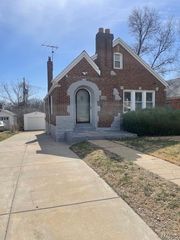 8528 Riverview Boulevard, St Louis, MO 63147